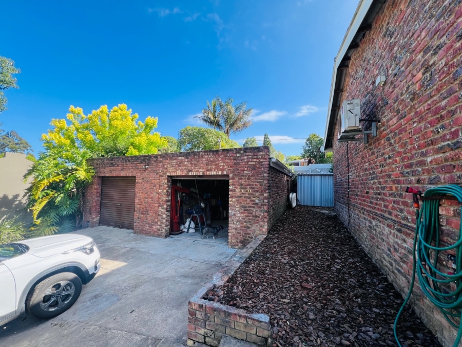 4 Bedroom Property for Sale in Twee Rivieren Western Cape